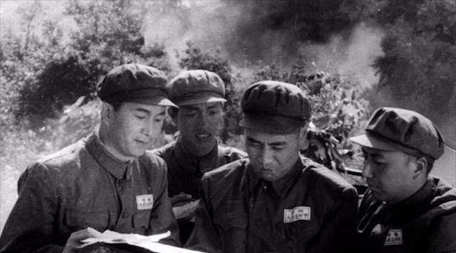 梁兴初官至中将回乡，铁匠老板娘为何急忙送30大洋，携家人躲远_梁大牙_报纸_国民党