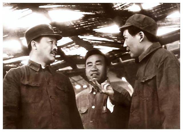 1955年毛主席审阅元帅名单，看到贺龙名字时笑道：他可是个好配角_革命_花汉儒_党的领导