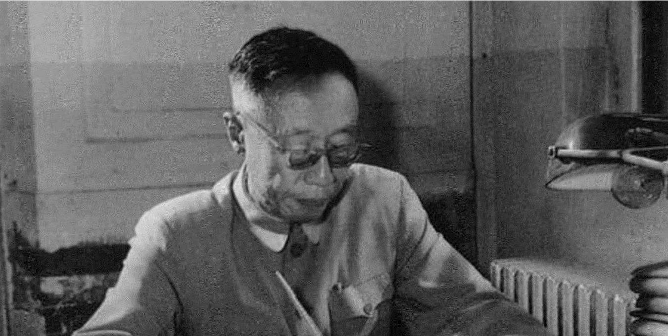 溥仪的文化程度究竟有多高?户口上填初中,实际水平高到让你不信