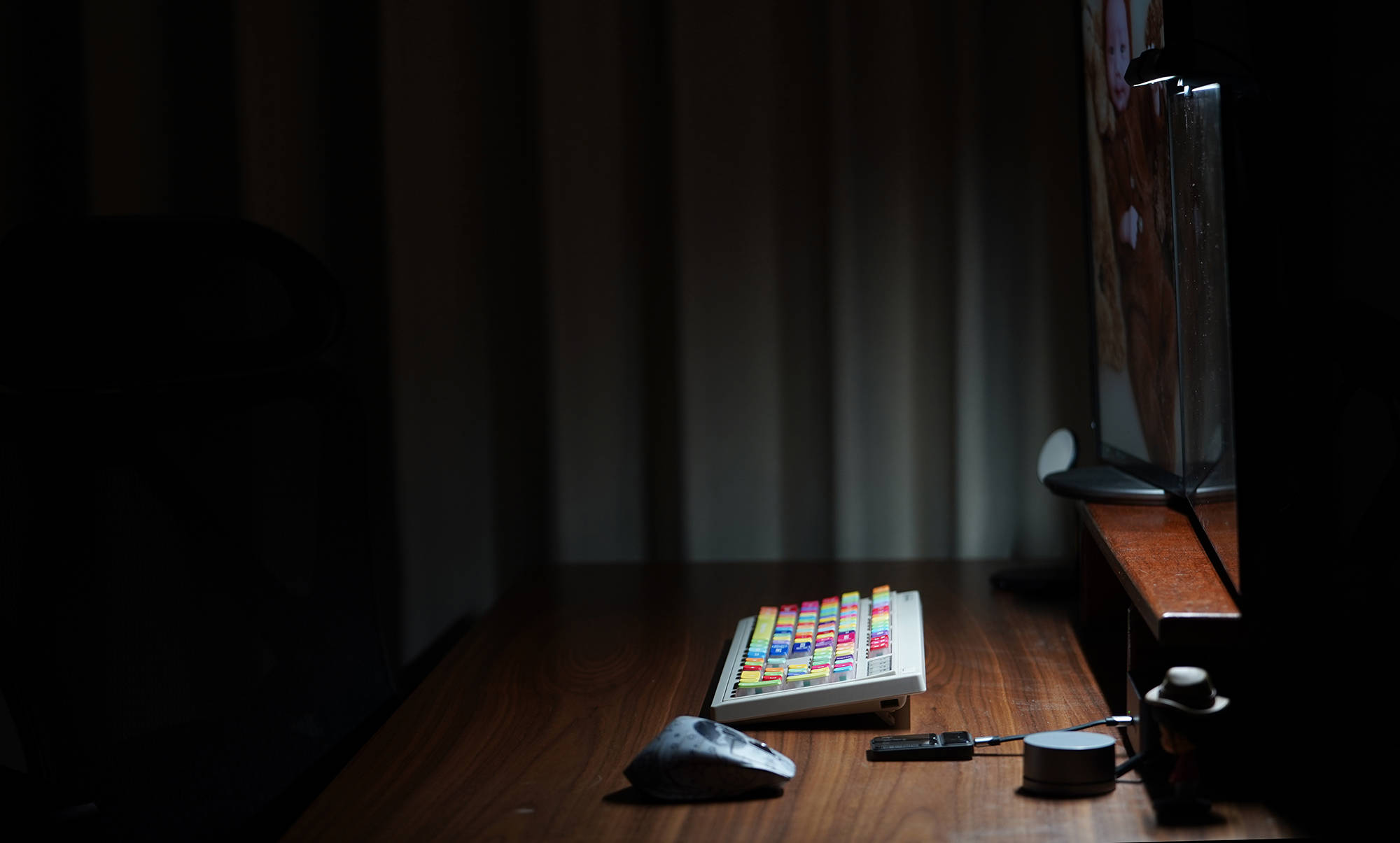 你的桌面由我照亮——书客SKR1屏幕挂灯守护你的视力健康