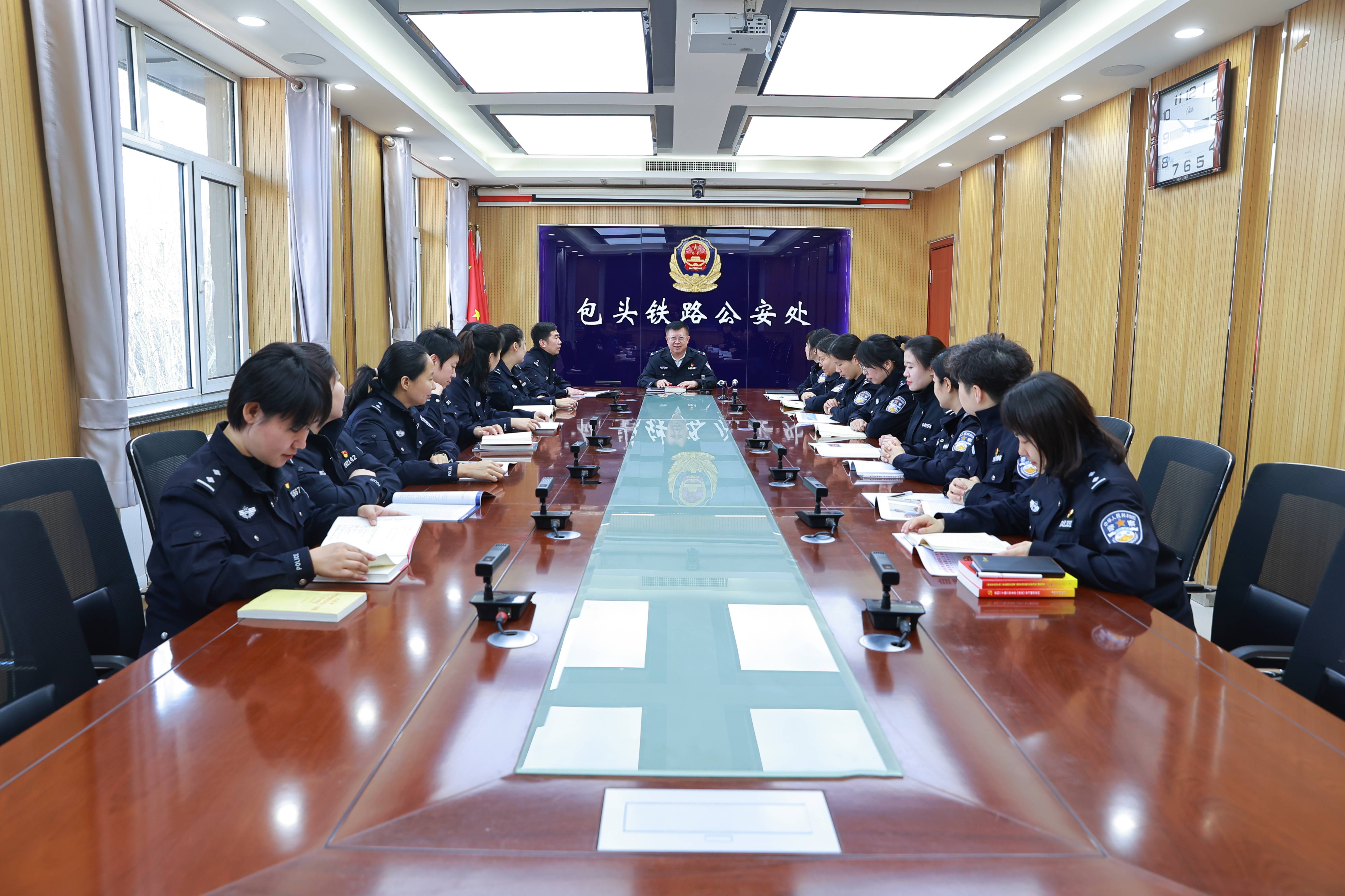 包头公安处组织开展"书香三八"读书分享会
