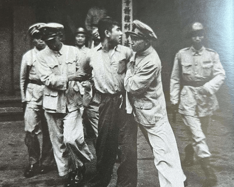 50年景德镇一小老板被捕,宁死不肯认罪,周总理:算账的时候到了