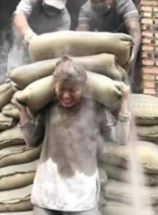 水泥西施:靠卖惨爆红,骗局揭穿后丈夫和她离婚,如今真的讽刺