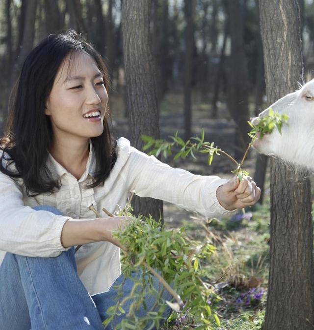 清华女博士石嫣,2009年返乡坚持种地11年,现在年收入800万美元
