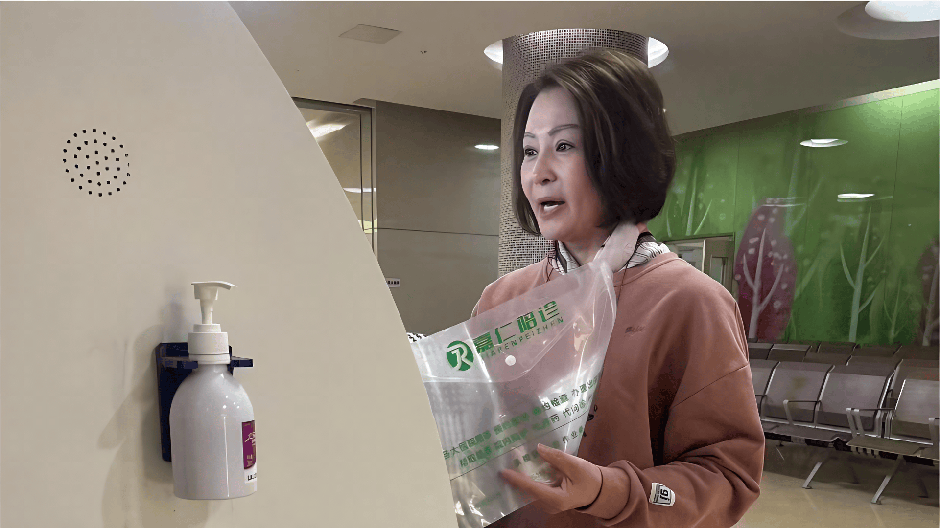包含24小时专业跑腿服务	陪诊跑腿服务协助就诊跑腿代挂号，成熟的协助就医经验的词条