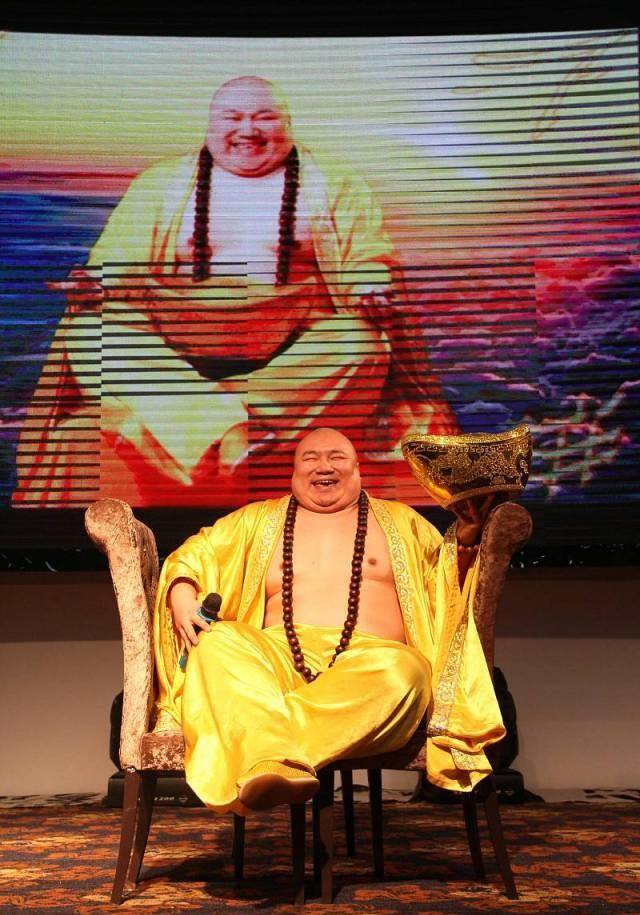 他长得像弥勒佛,走红后收入颇丰,如今过得怎样?