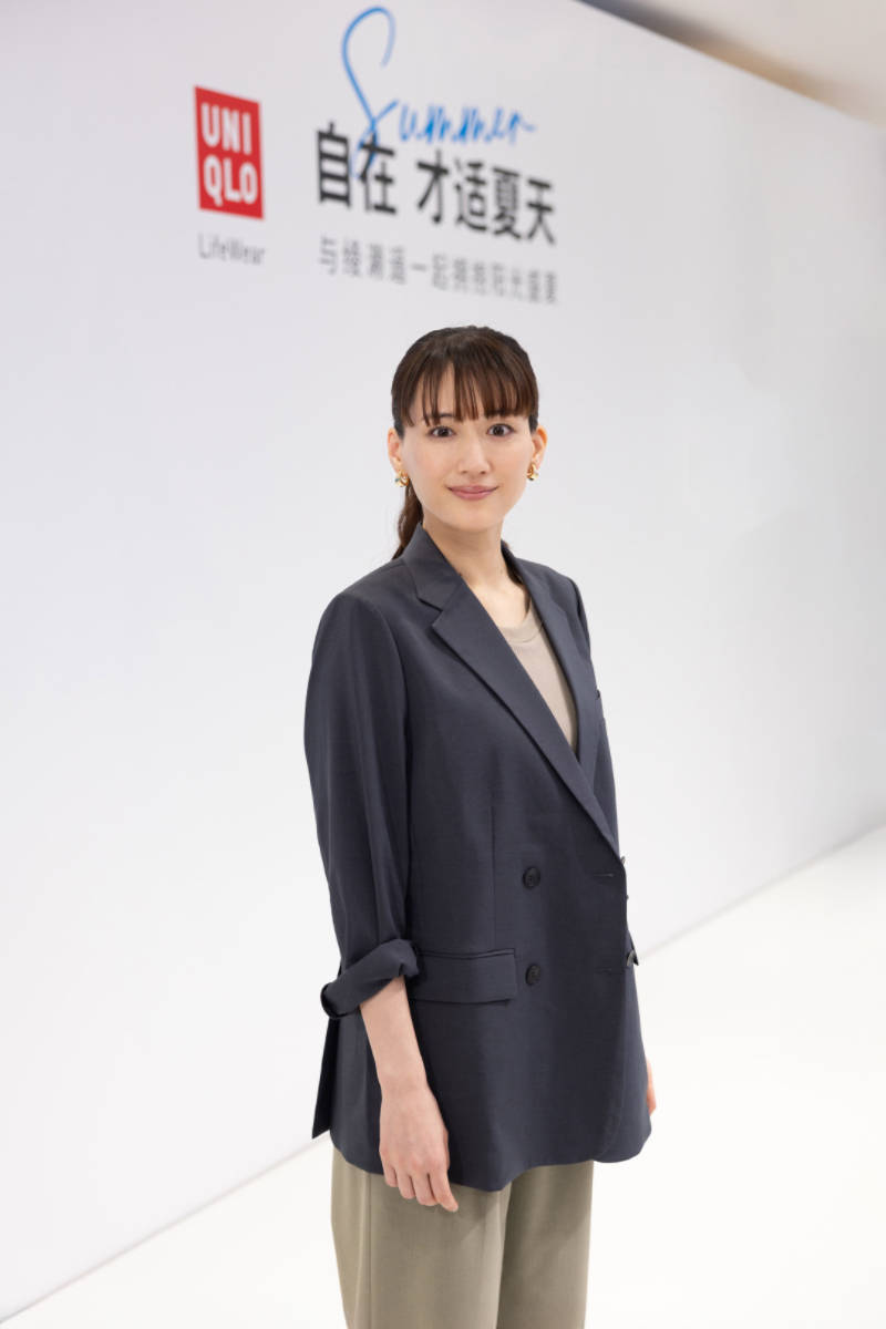 绫濑遥亮相上海大秀中文 分享夏日穿搭秘籍