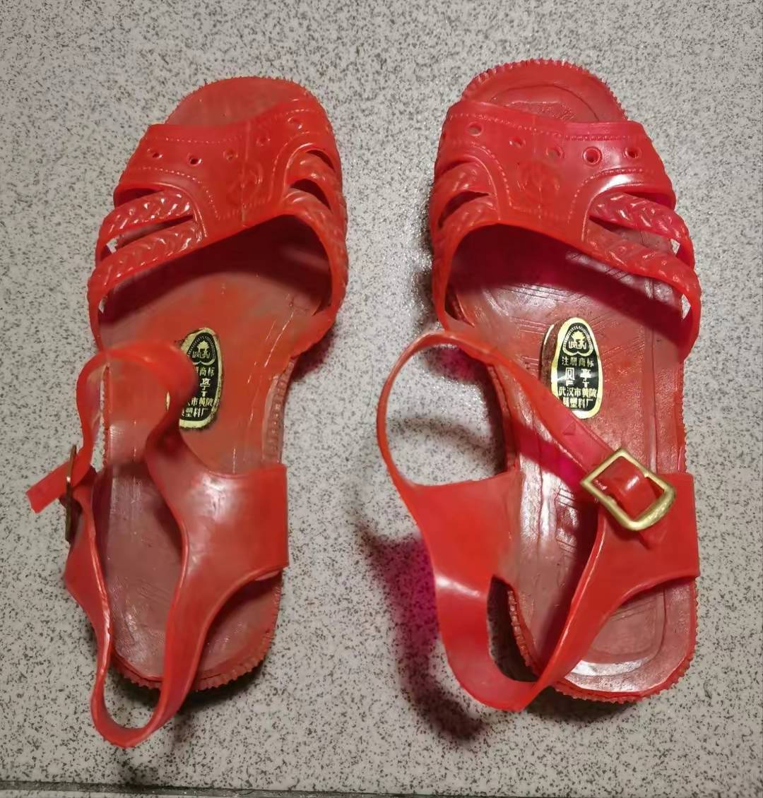 八十年代供销社卖过得日用商品,你还记得几样