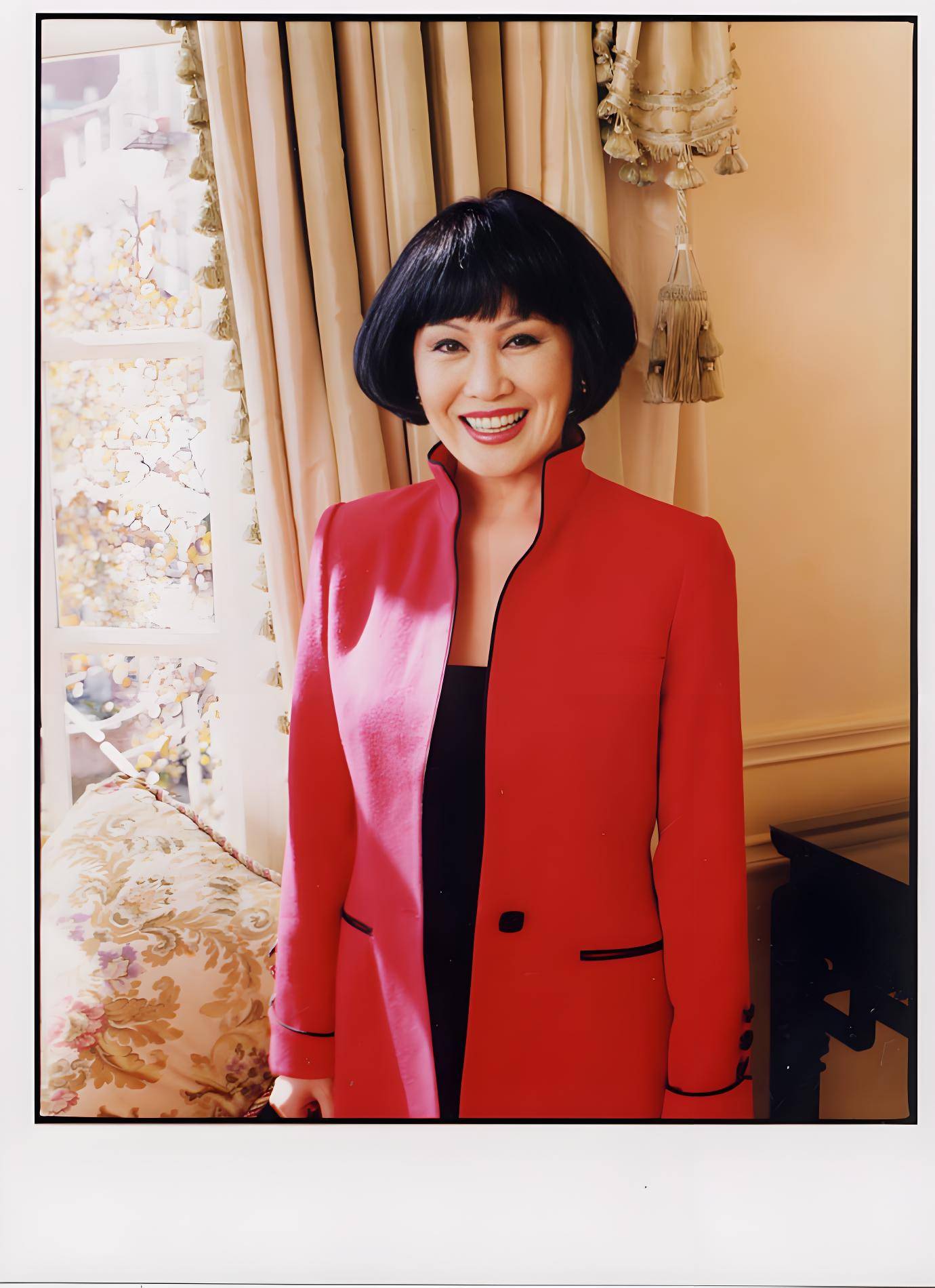 央视杨君专访靳羽西:我的媒体就是东西方文化的交流