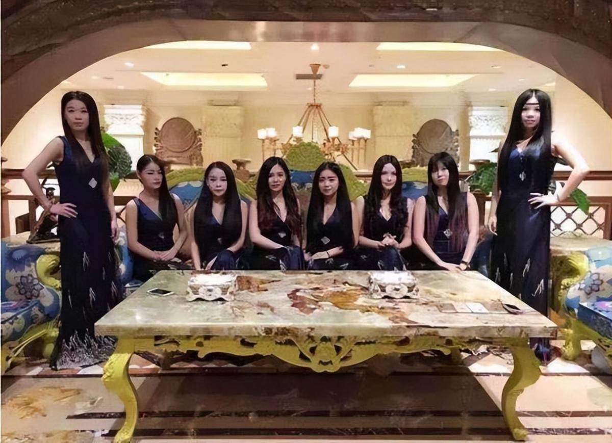 郑州皇家一号覆灭之路:13年深夜突袭,千名警官带走15车女公关