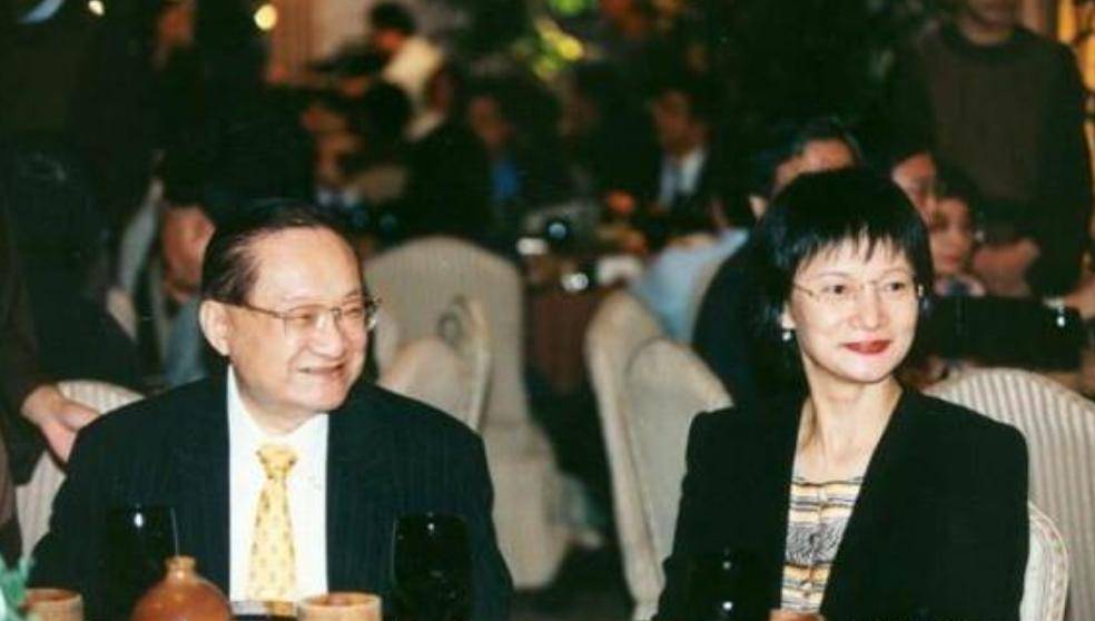 提离婚又懊悔,金庸:我最对不起前妻朱玫