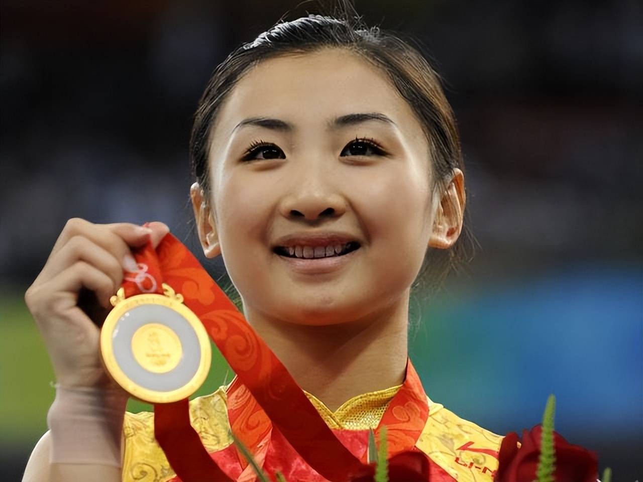 随着2016年里约奥运会的落幕,何雯娜在女子蹦床决赛中排名第四,未能