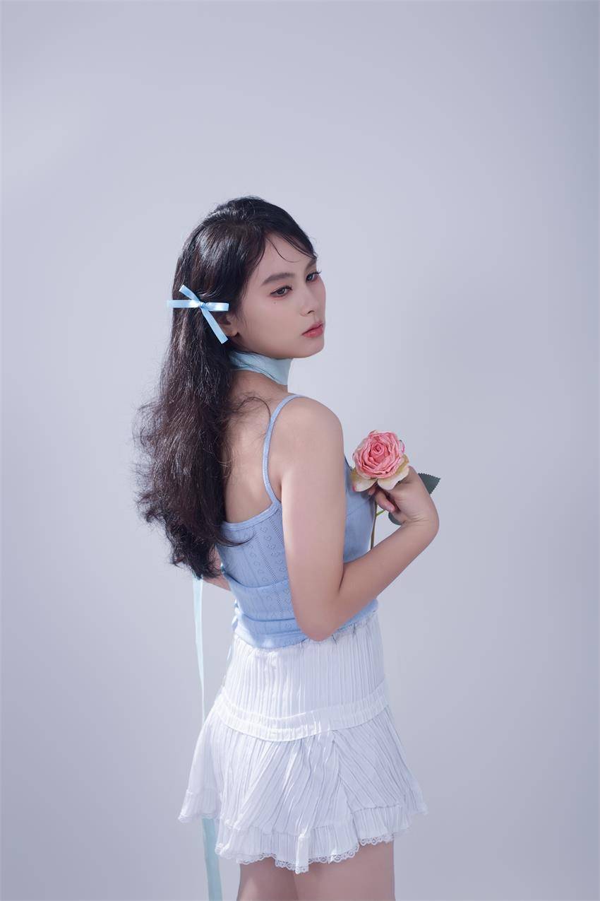 黄支凤：柔美魅力，绽放光彩