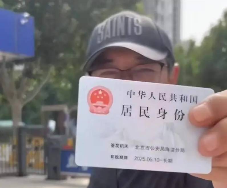 水均益携龙凤胎换证吃烤鸭 住海淀区再破移民谣言