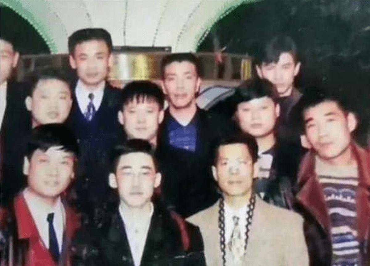 1998年,长春黑老大梁旭东身穿警服被抓,扬言:两个月就能出去