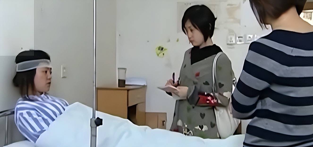 06年江西女孩车祸昏迷半月,醒后艰难开口,说的话令母亲如遭雷击