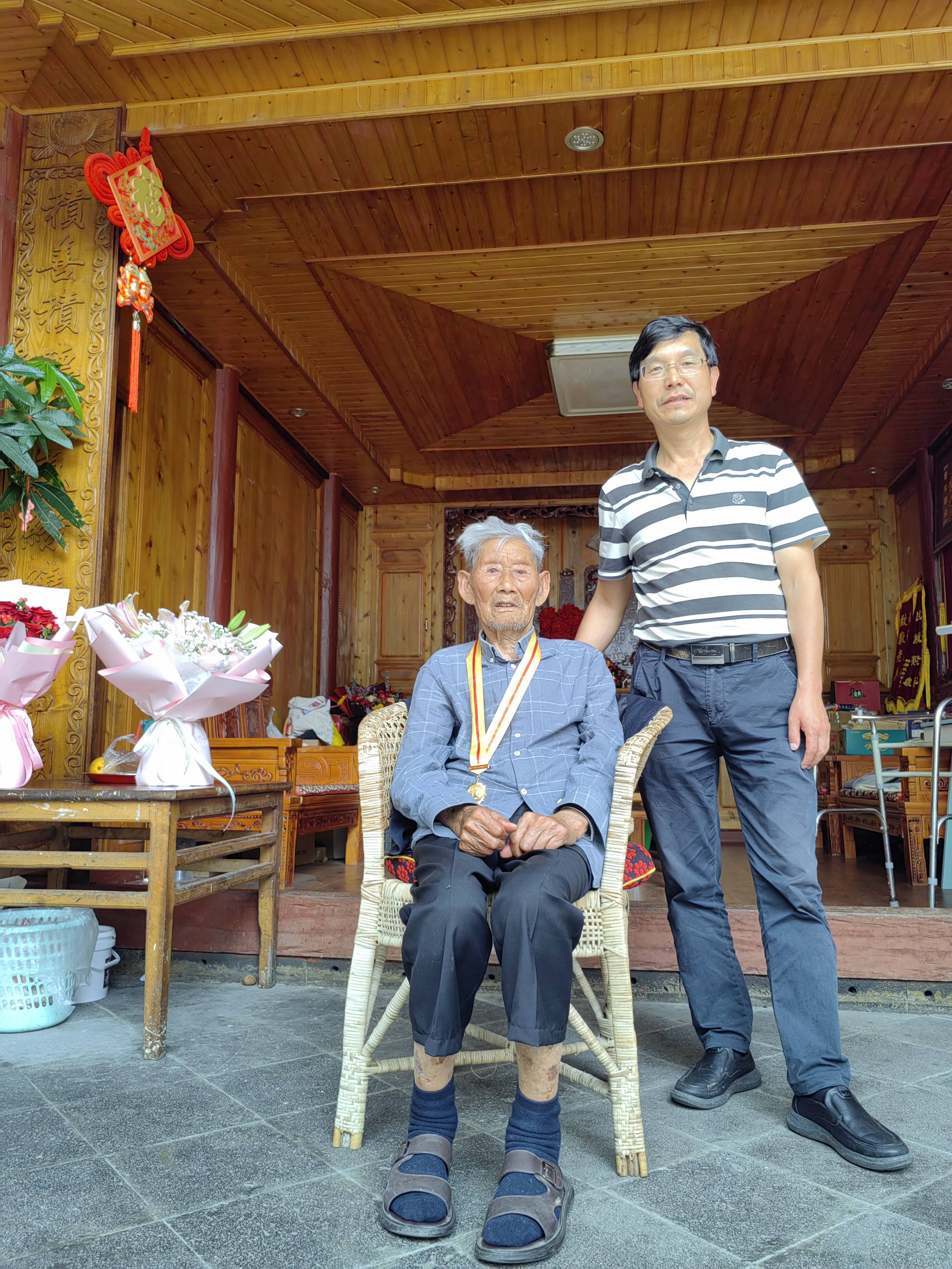 云南腾冲百岁抗战老兵何绍从"汗马之劳 光复之功"