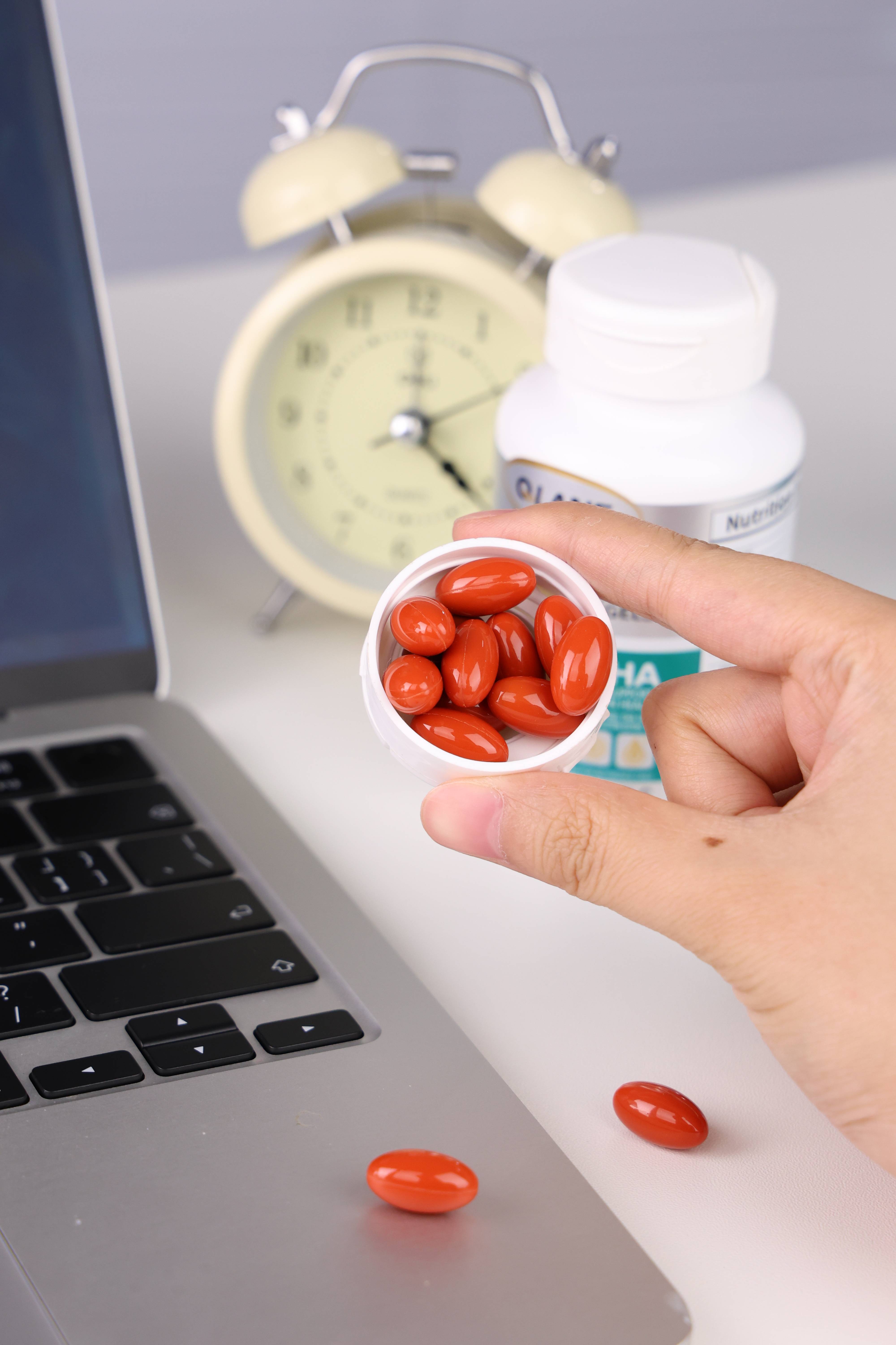 全家脑眼双累?qlane 软胶囊:一颗搞定护眼健脑,孩子主动要着吃