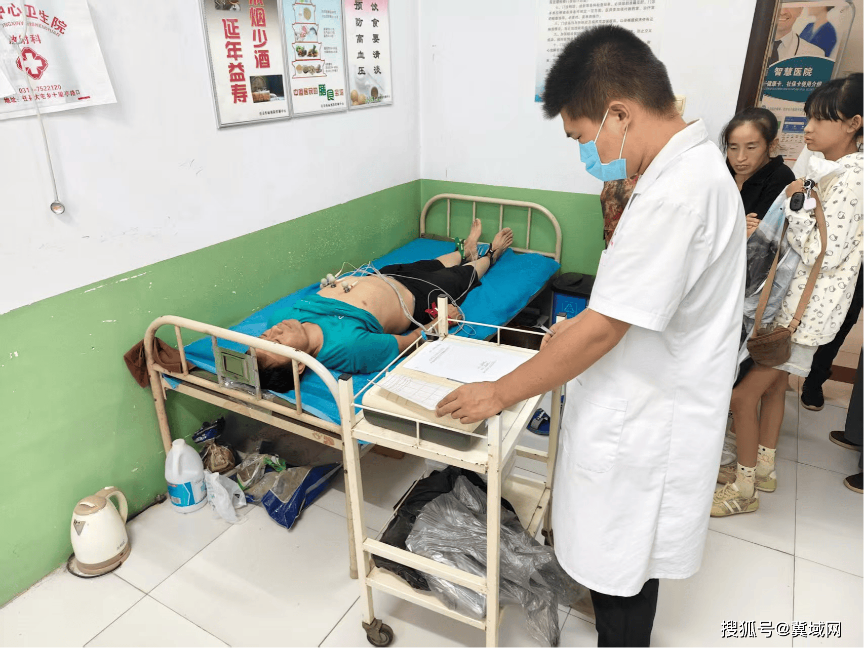 精神病人什么情况下需要住院一个月(精神病人什么情况下要全年住院)