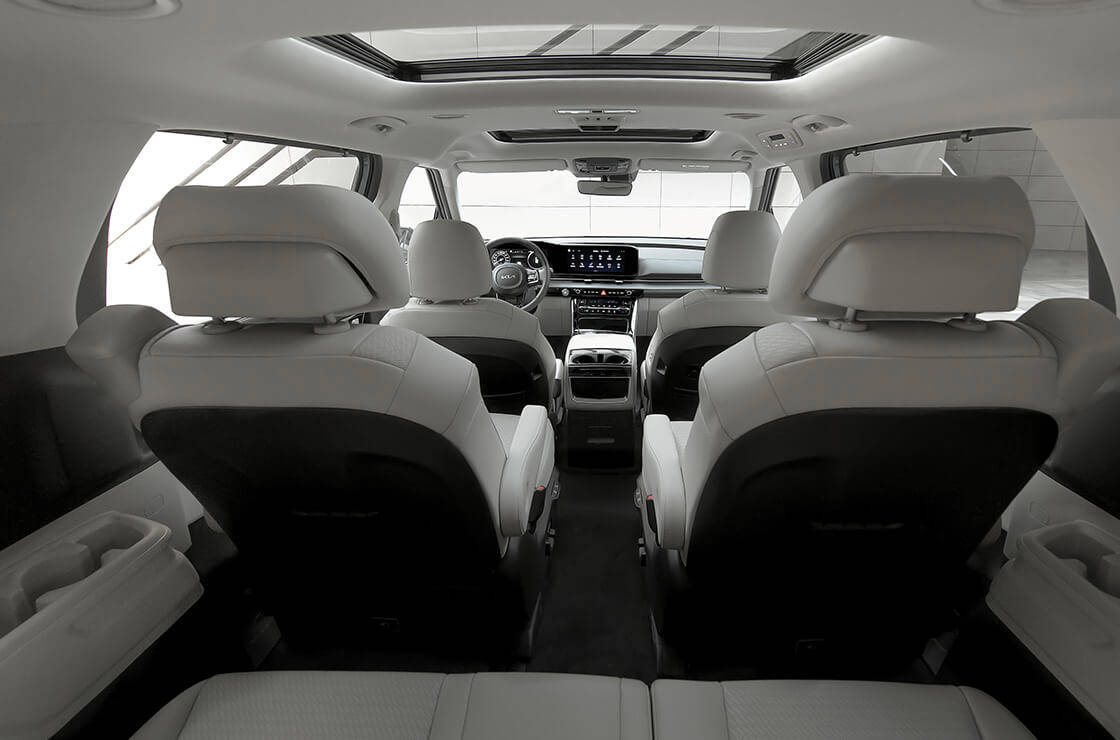 内饰方面,在售2021款起亚嘉华全系搭载12.3英寸全液晶仪表与12