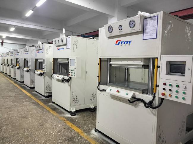 深圳碳纖維熱壓成型機技術(shù)：能耗低，良率高，替代進口
