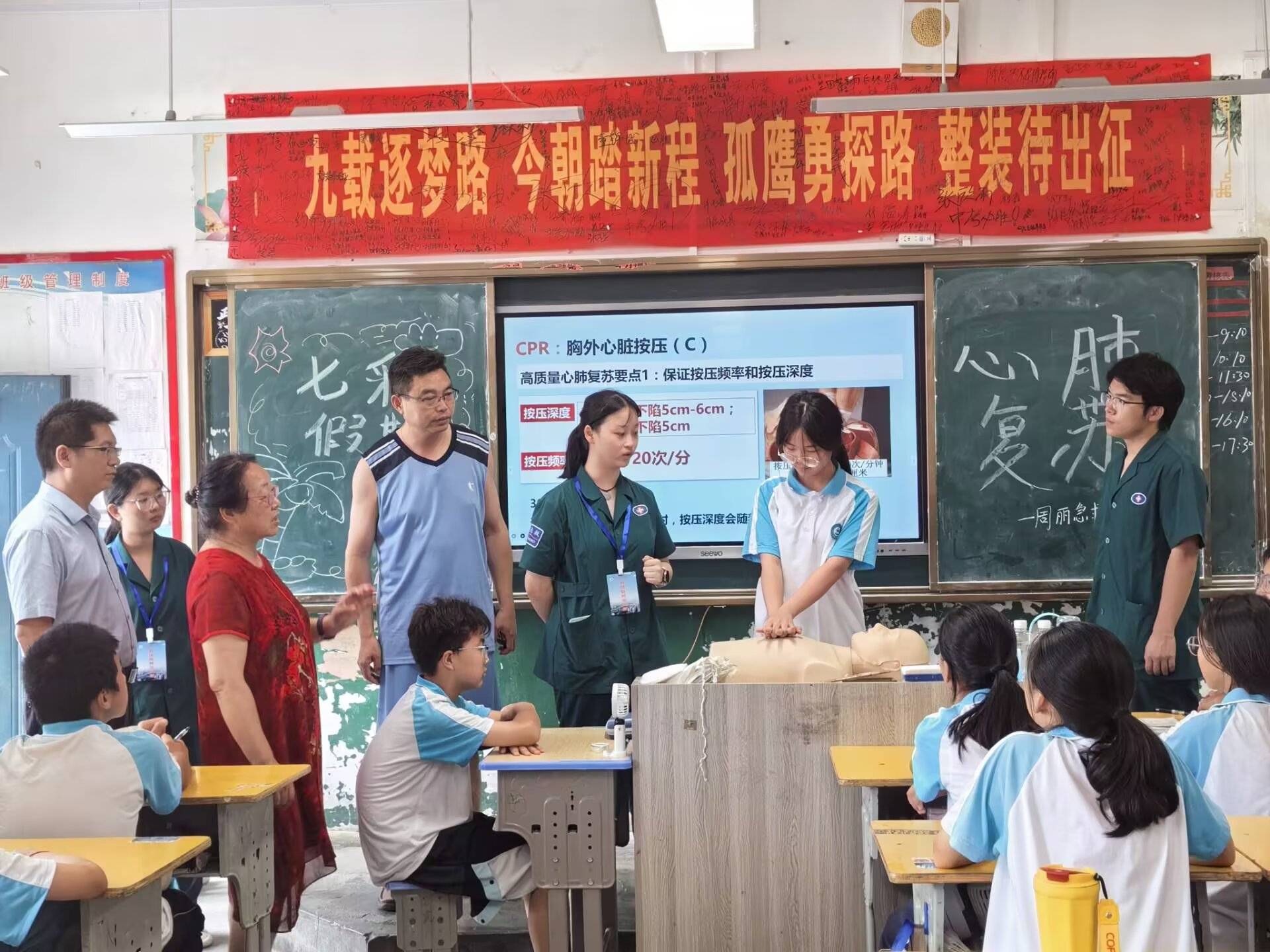 https://q7.itc.cn/q_70/images01/20250908/81f91ba3d092403693be7649ea517dd5.jpeg
