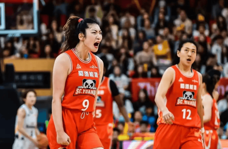 四川女篮强势冲击四连冠，高颂25+10领衔大胜山西队