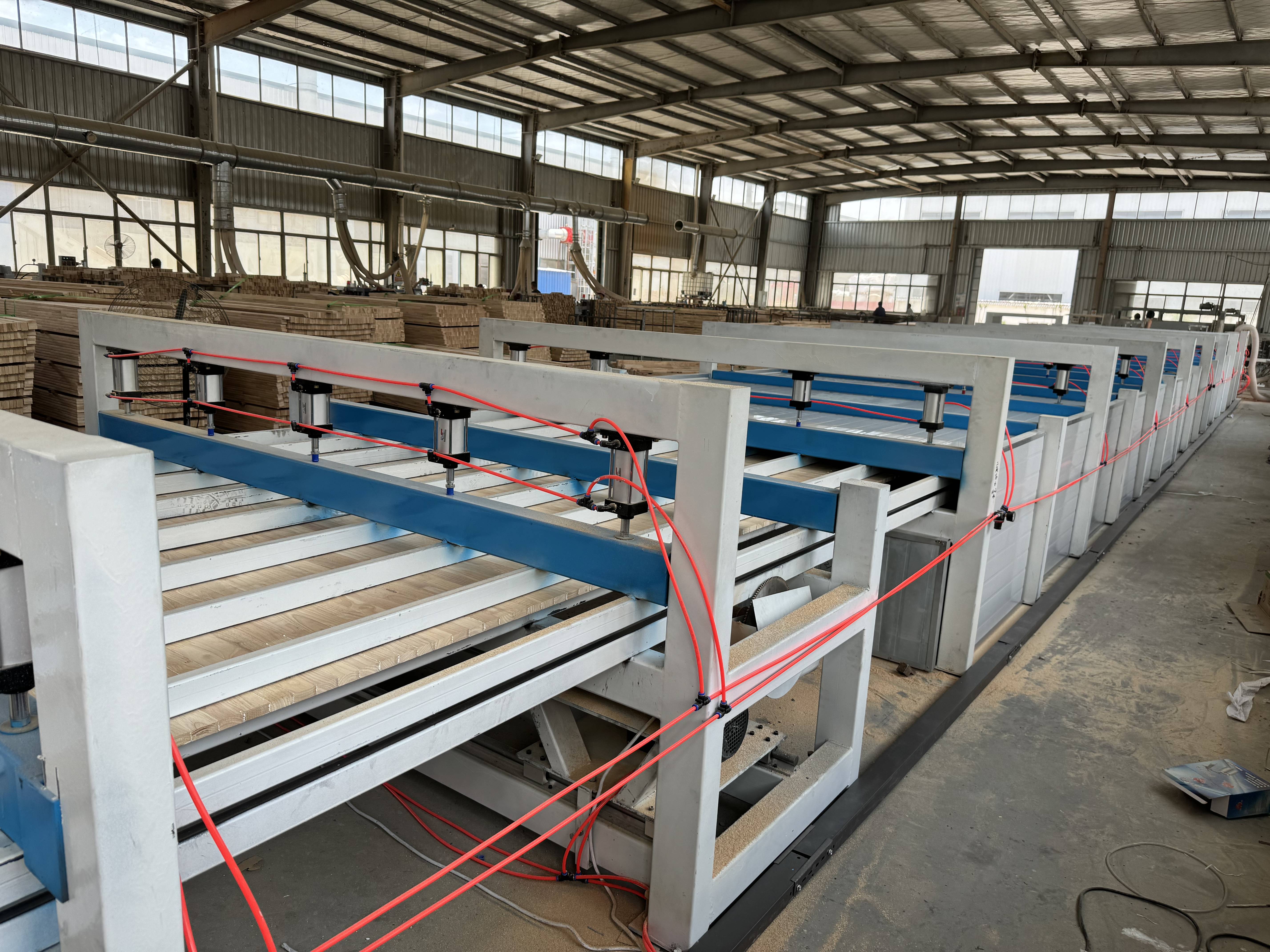 木工拼板机械 拼板机实木：木工行业的生产主力军