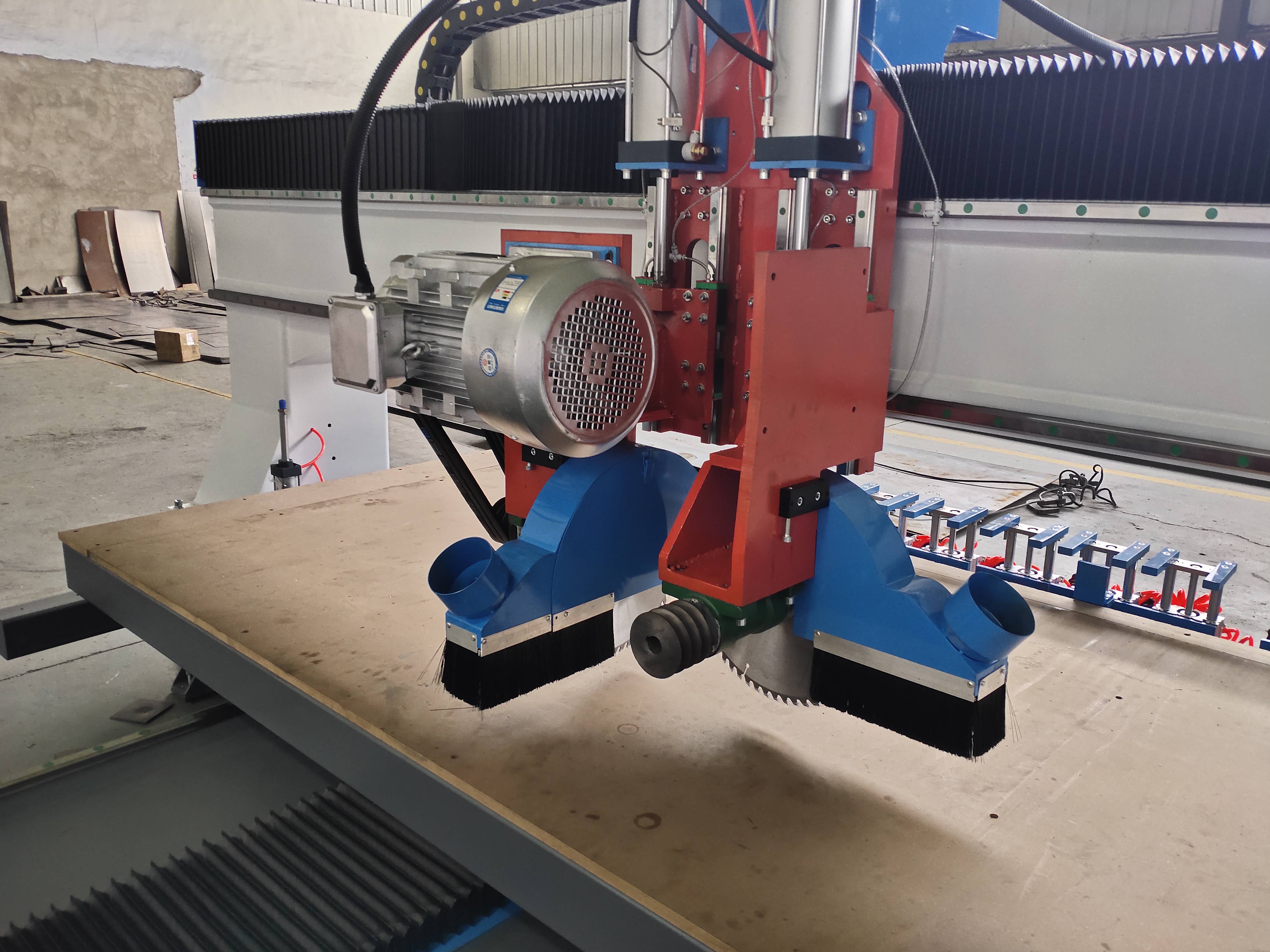 启动设备后,自动上料机构