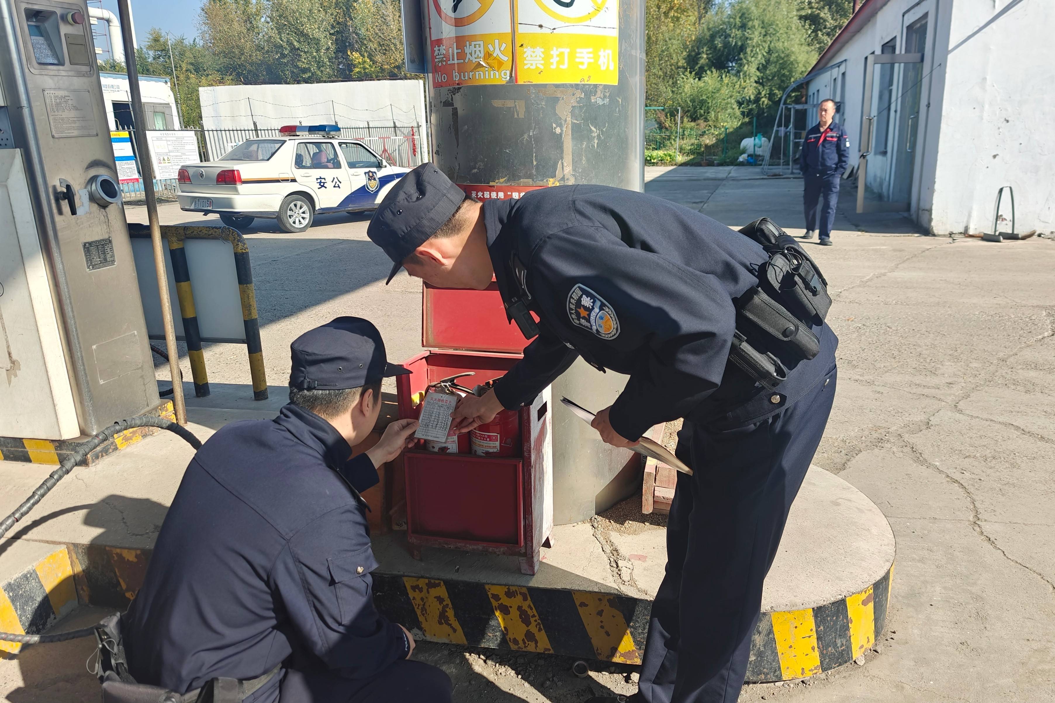 黑龙江林区公安:一抹"警察蓝",守护万家"团圆红"