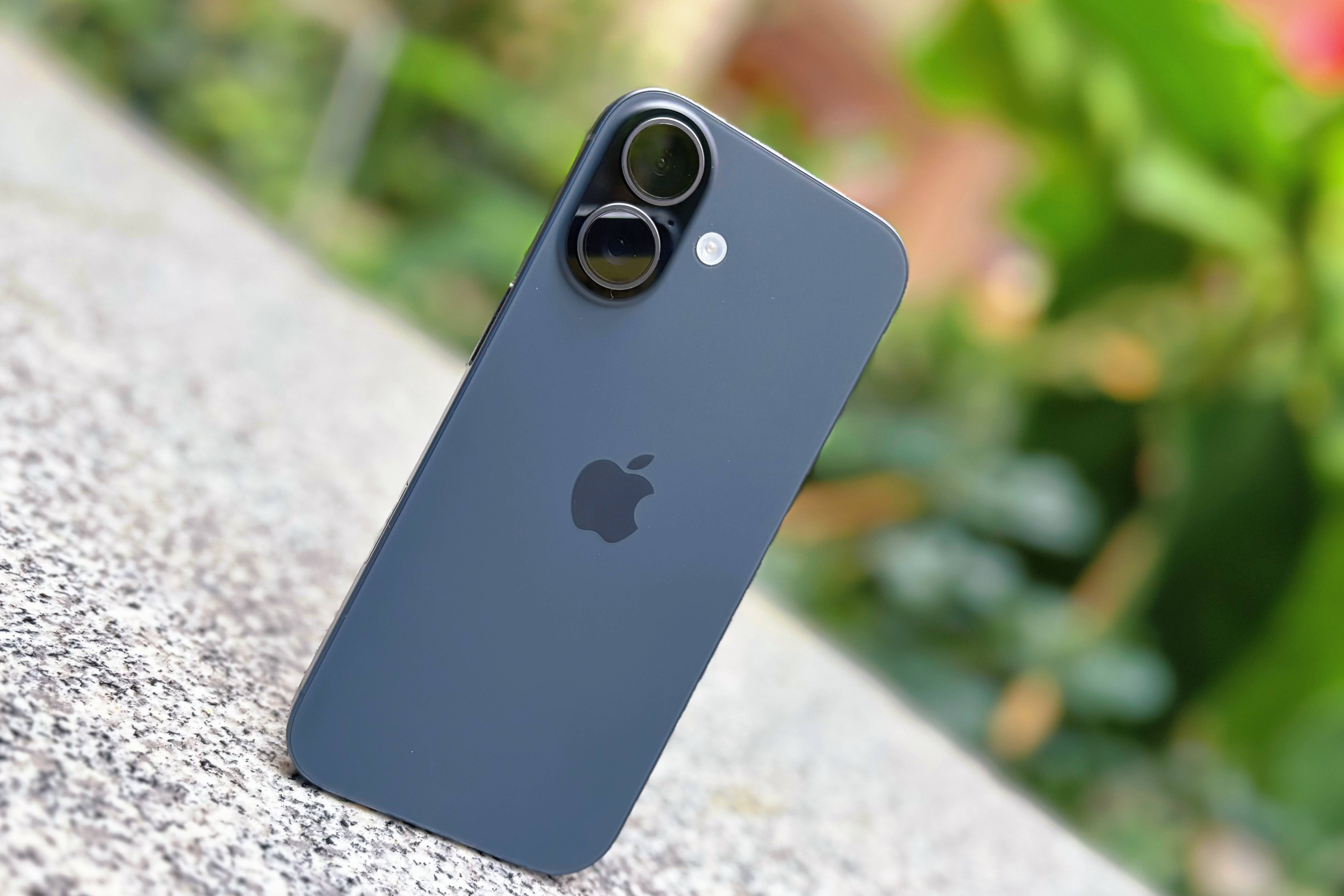 《从群嘲到疯抢，iPhone17系列凭啥又卖爆了？谁用谁懂！》