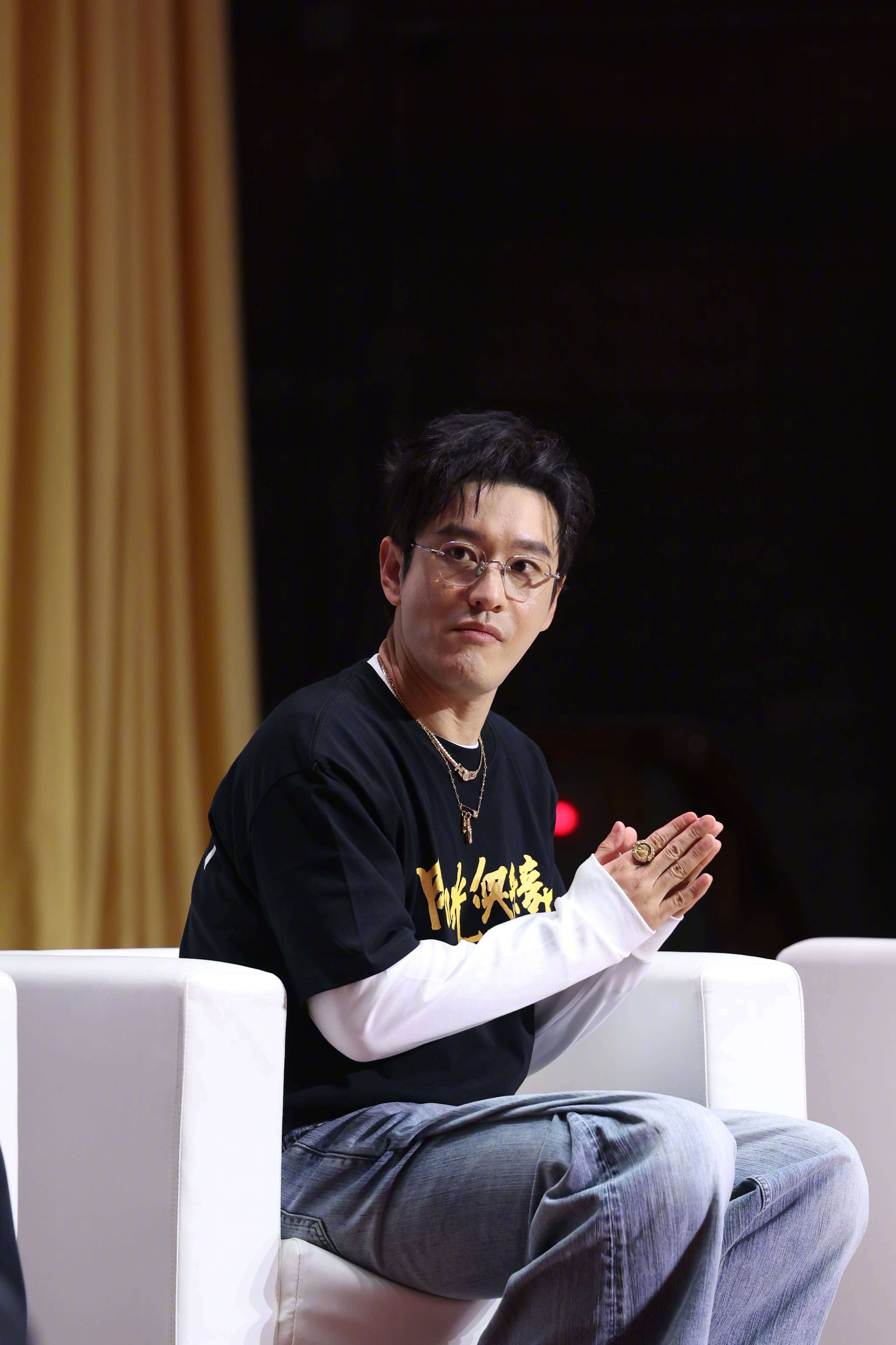 电影《阳光俱乐部》举行首映礼 主演黄晓明亮相谈角色:"从吴优身上