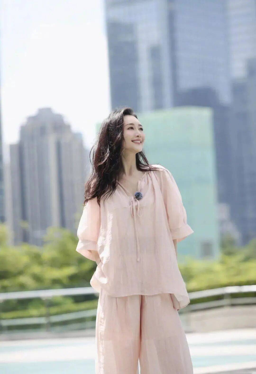 王鸥|她不久前现身深圳地铁站还是好美啊一场视觉与心灵的邂逅