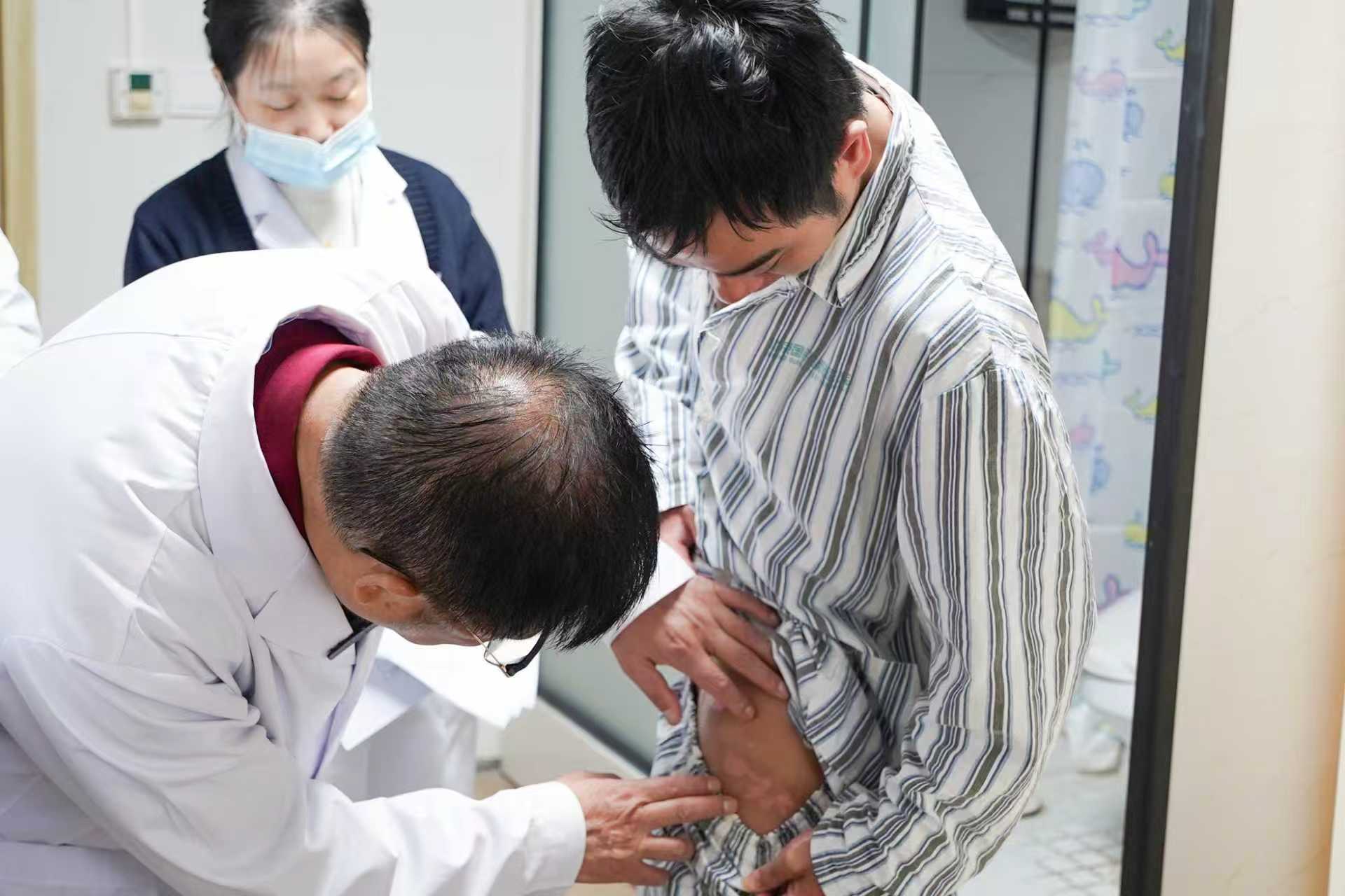 白癜风医生郑华国：白癜风的常见发病部位及分布特点