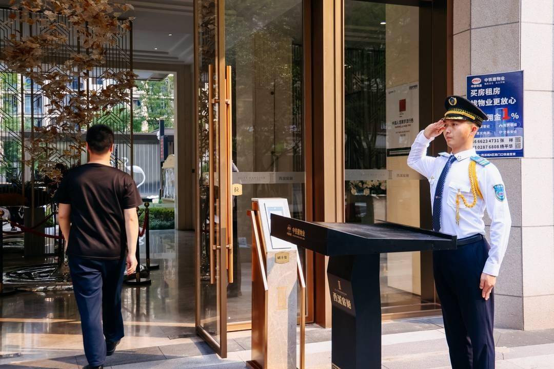 终于,机器人也成了房地产的“新叙事”-锋巢网