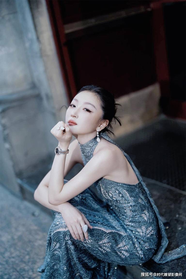 原创            救命！打工人终于有救了周冬雨魏大勋杨迪集结，首部发疯综艺定档，周五再也不内耗