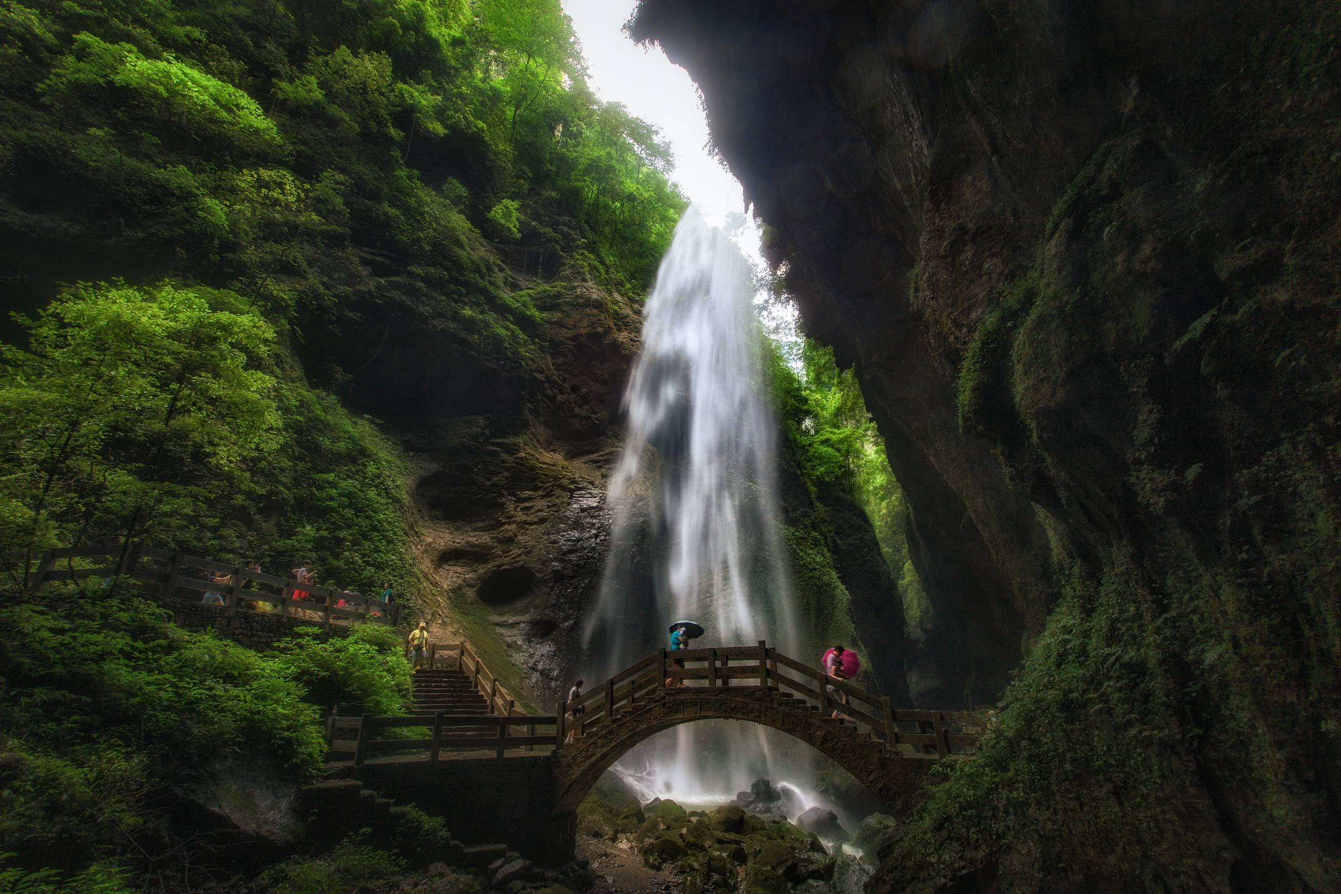 龙水峡地缝2.jpg