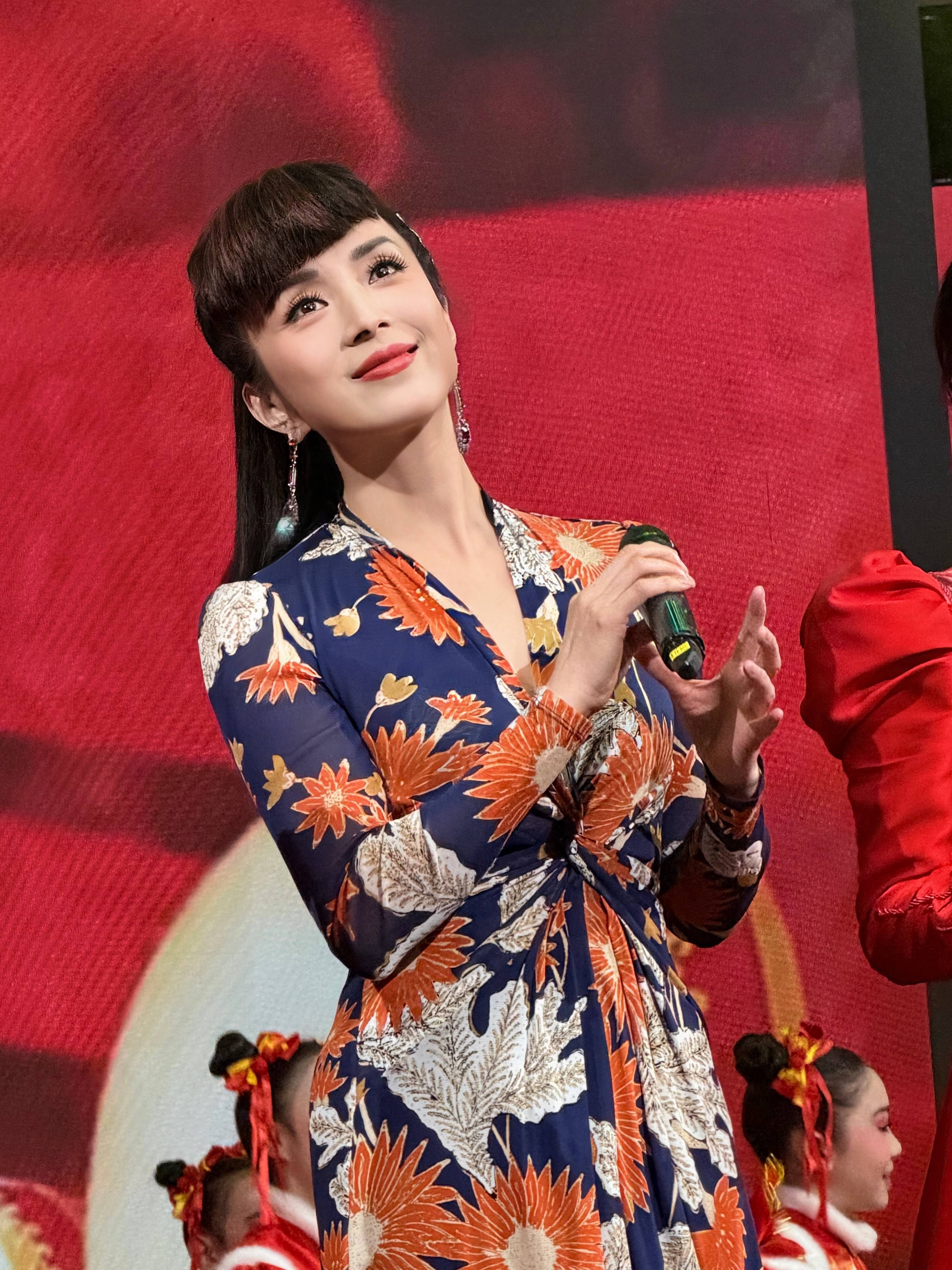 汤灿献唱亚洲卫视春晚 经典曲目传递新春祝福