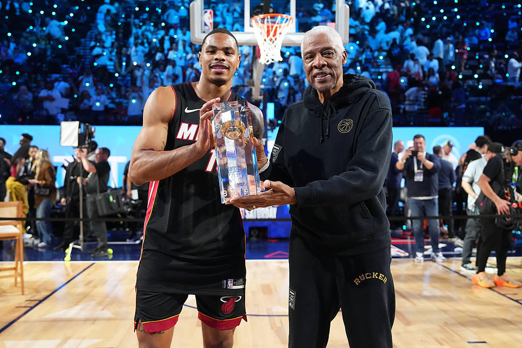 组图：NBA全明星扣篮大赛 热火小将逆袭夺冠_1