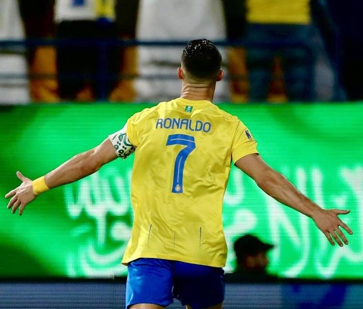 C罗在国际比赛日后回沙特！他目睹亚冠2因中东形势延期！