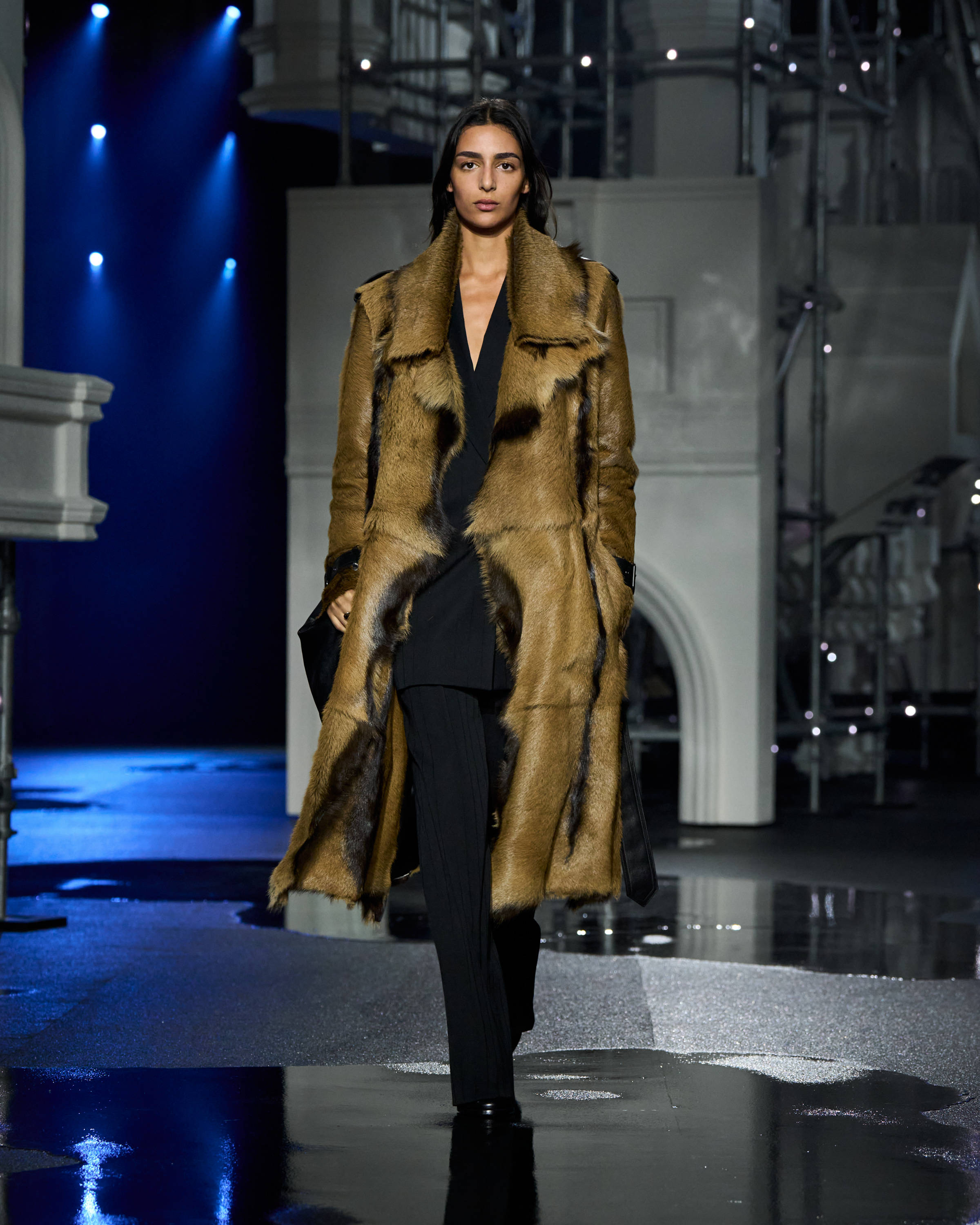 Burberry Winter 2026 Show Fronts - Look 16.jpg