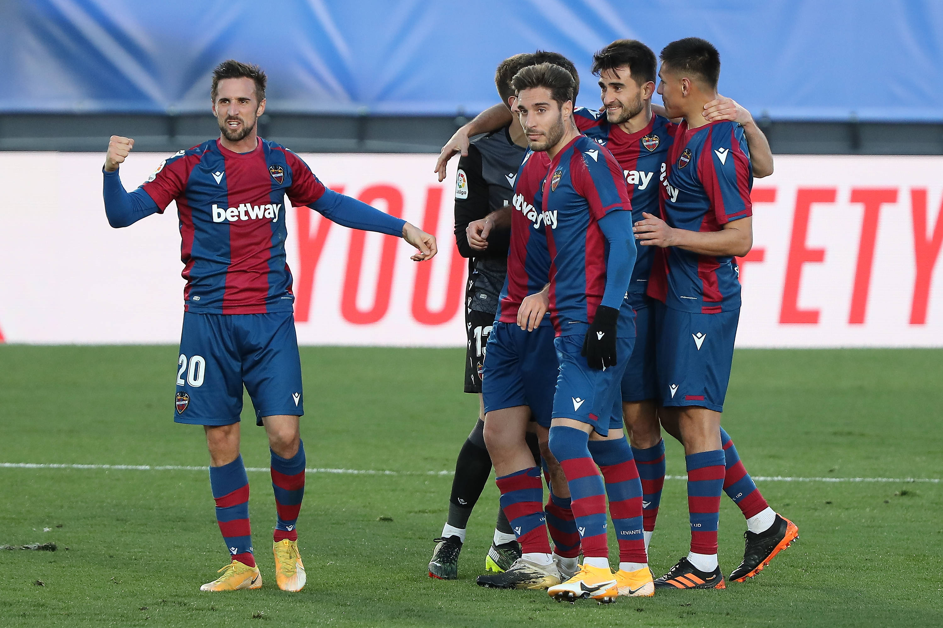 西甲:巴列卡诺VS莱万特——攻防博弈下的胜负手与比分推演