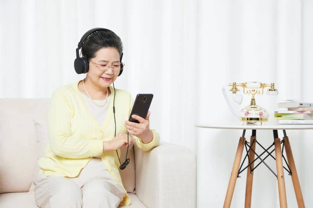 银发美妆的红利，都被谁“吃”掉了？-锋巢网