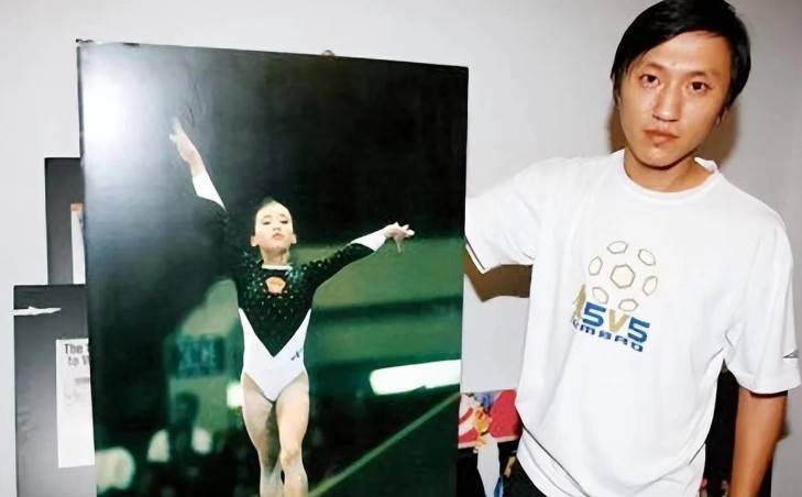 瘫痪28年桑兰近况：45岁仍白皙漂亮 嫁帅气老公 儿子让她骄傲