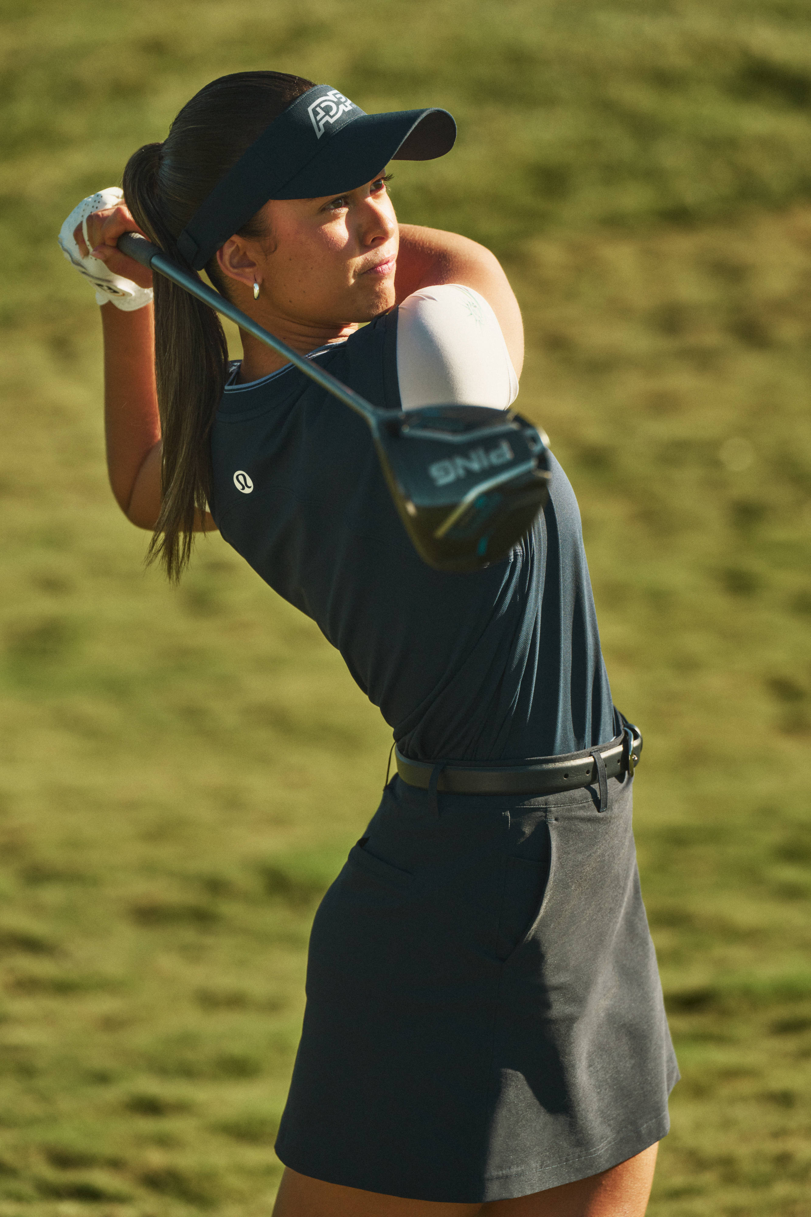 4-1-职业高尔夫球运动员、lululemon大使Yana Wilson演绎Stretch Twill高尔夫弹力斜纹前侧褶饰短裙.jpg