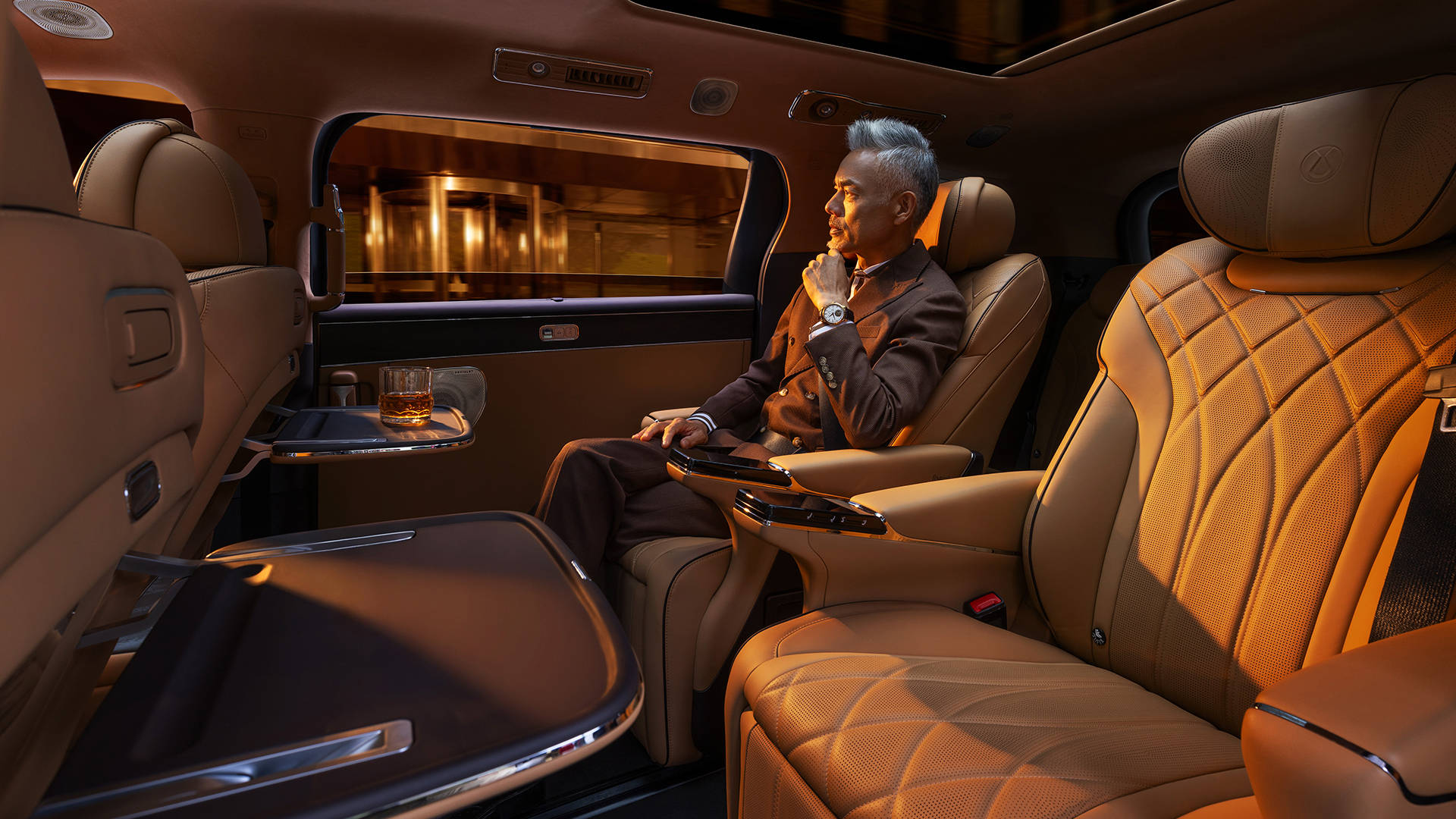 《第二代腾势D9带来九大新迭代，驾乘体验实现越级突破，35.98万元起》