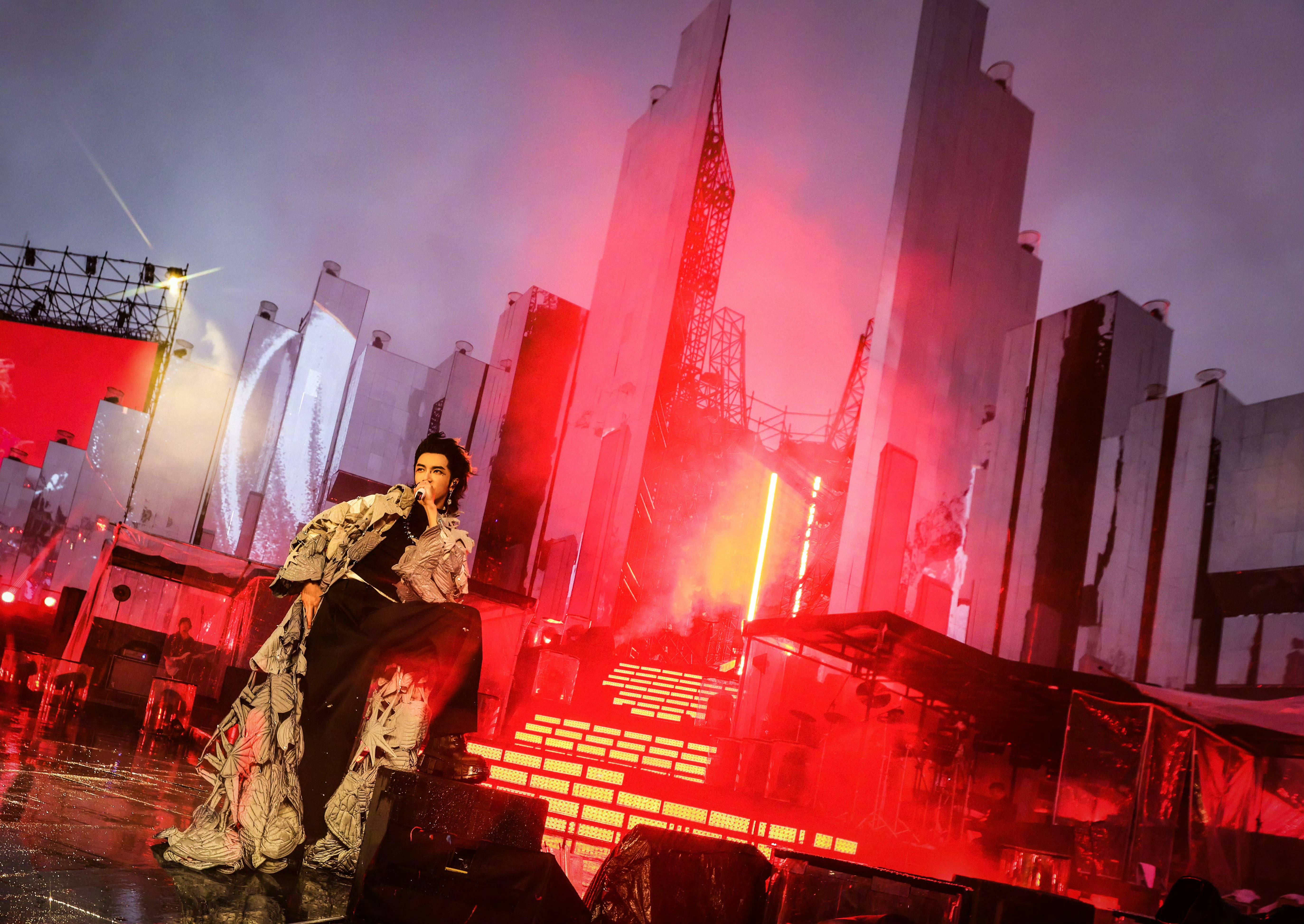 东谈主像横版.jpg