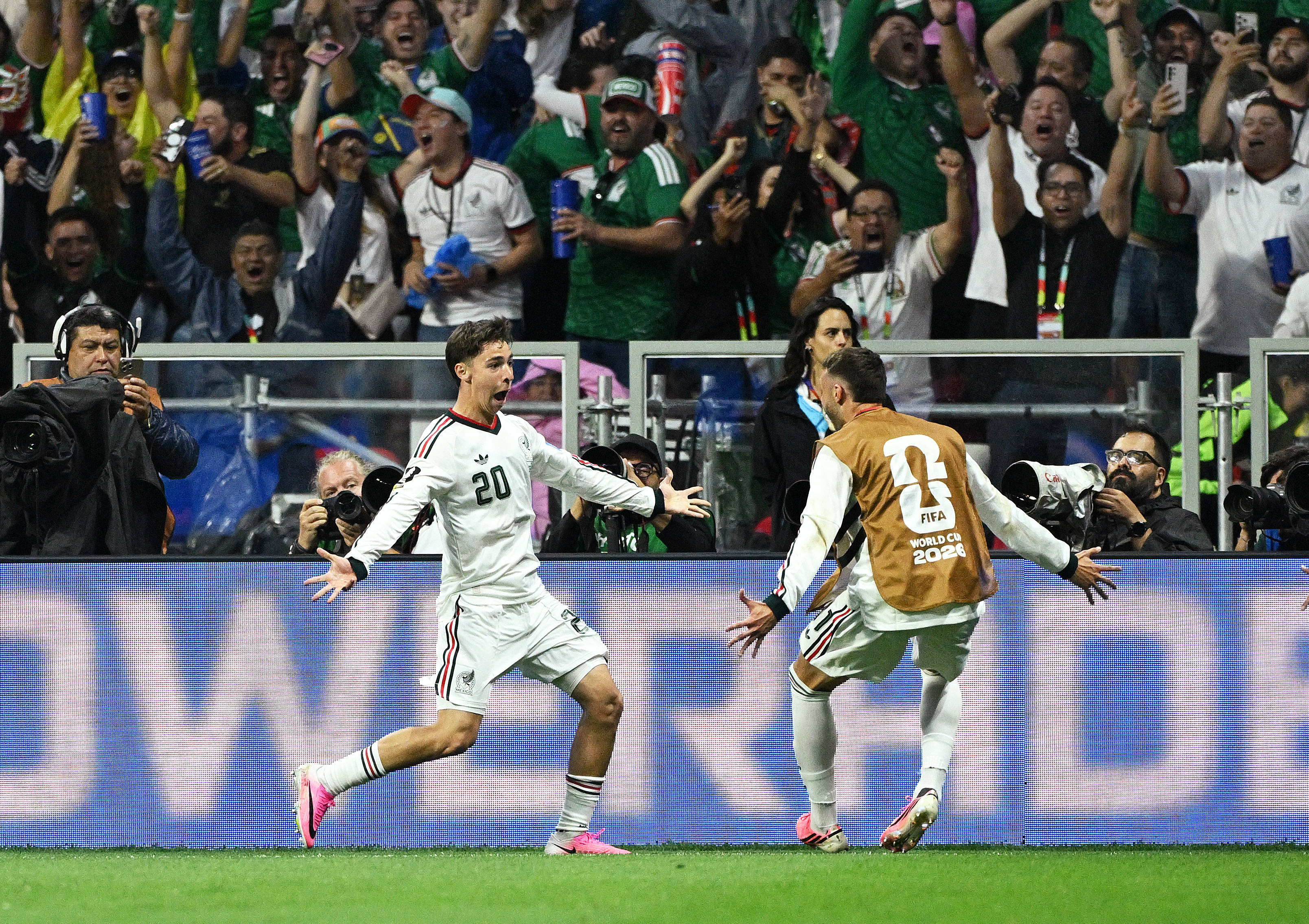 世界杯-三战全胜！奥乔亚替补登场 墨西哥3-0送捷克出局