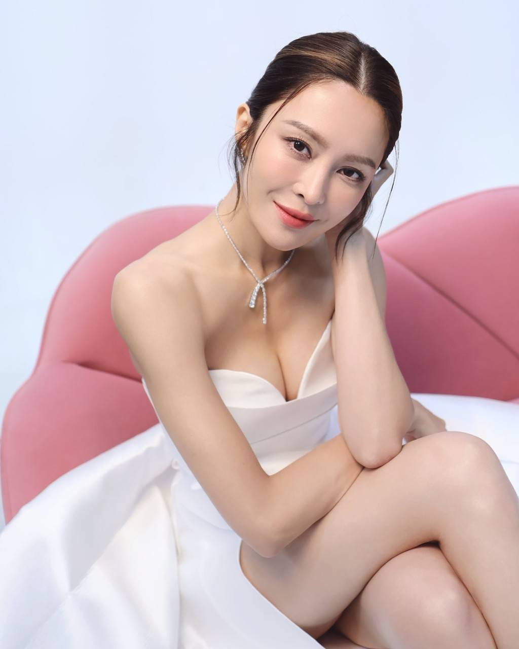 原创            TVB女星戏假情真惊爆恋情？晒宠物误泄秘疑同居，二人暧昧互动有迹可循