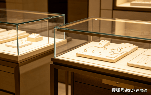 珠宝老板必看！展柜价位差价真相拆解：同一米珠宝柜为什么报价差 5000 元？